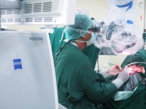 dokter-bedah-saraf-operasi
